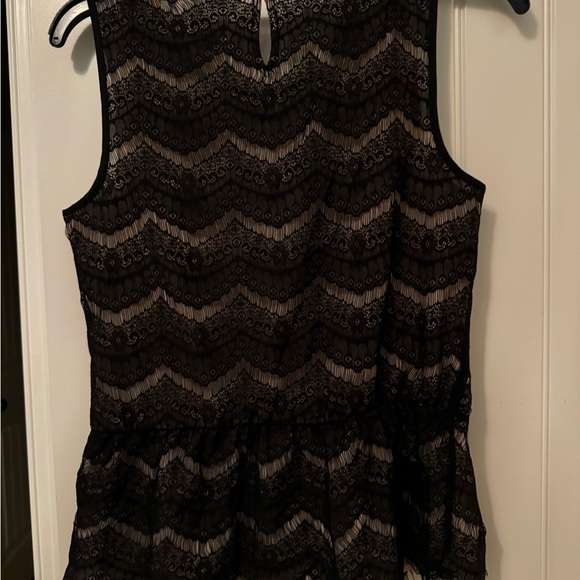 Ann Taylor Loft black lace peplum top.  Size smalll - Picture 6 of 9